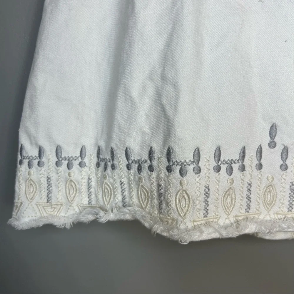 Blank NYC White and Gray Sleeveless Embroidered Top with Raw Hem, Size Medium - Picture 3 of 8